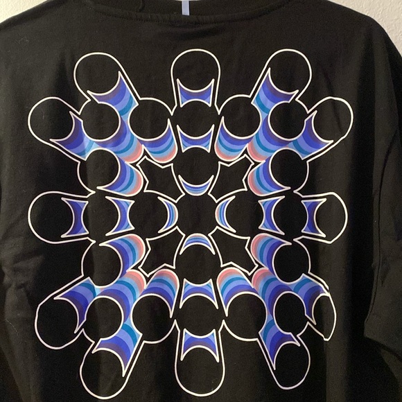 Authentic beautifully patterned t shirt - Picture 6 of 6